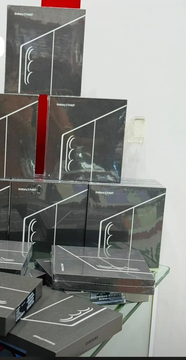 Sealed Samsung Galaxy Z Fold7 retail boxes in EMOS IT SERVICES stock